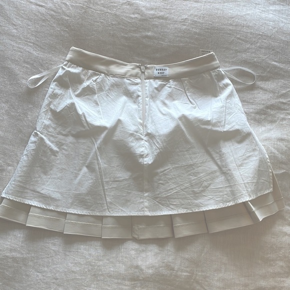 New Aritzia Olive Mini 15” Pleated Skirt - Picture 7 of 10